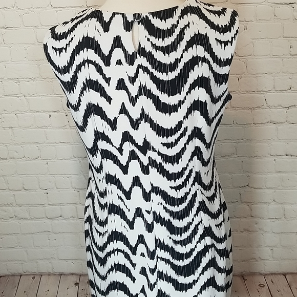 Black and white and red zipper dress - Picture 5 of 8